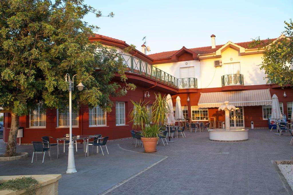 Hotel Mitra Crisálida Cabra Exterior foto